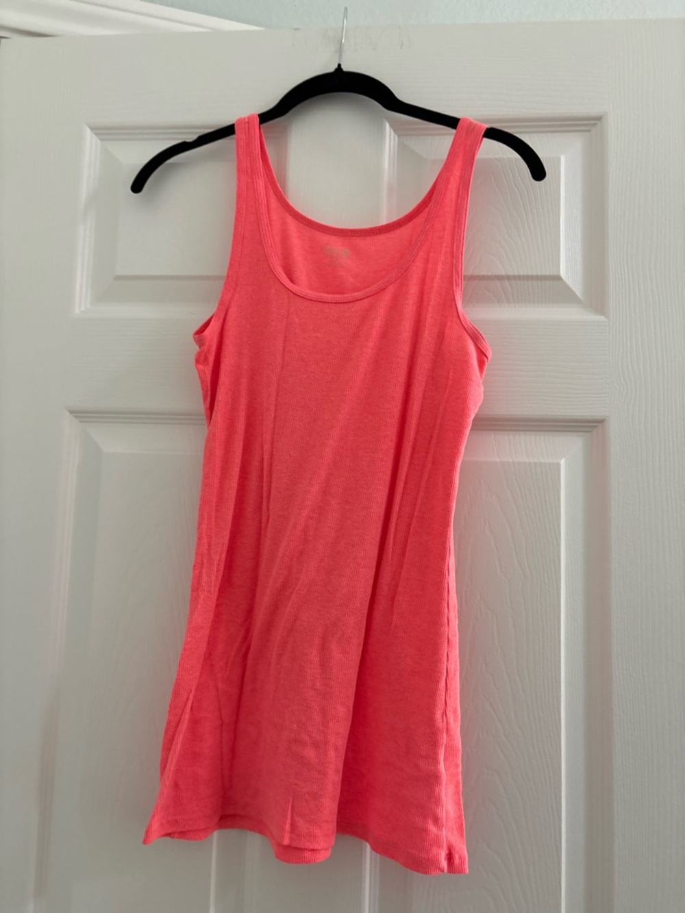 Women’s Classic Scoop Neck Tank Top - Coral Pink